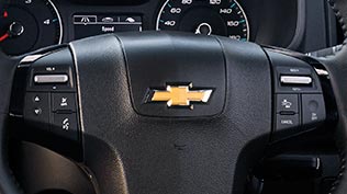 chevrolet-thailand-bb-trailblazer-my17-design_interior_mf_steering